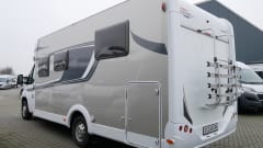 Carado Half Integral, Queen Bed, Lift Bed!!