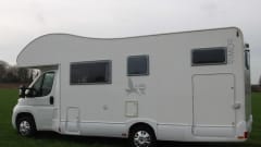 Riviera Garage – Beautiful Ford Riviera for 6 persons with XXL garage