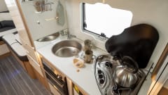 INCONTRA MAGGIE - IL NOSTRO ROLLER TEAM 2022 747 6 POSTI LETTO, 6 CINGHIE FURGONE FAMIGLIA