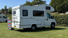 Gladdis – 4 berth Peugeot Elddis Sunseeker 100 from 2010