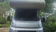 Adventurous and mega comfort with this 6-person Challenger alcove from 2012