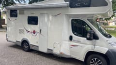 Beautiful 6-person camper, fully equipped, dogs allowed