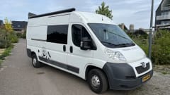 Ruimteschip 1 – Comfortable 4-person family campervan | Peugeot Boxer 2014