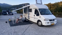 Alleen te huur voor reizen in Benelux en Duitsland – Wonderfully complete and comfortable camper for two people
