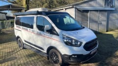 Dethleffs Globevan large beds and unlimited km's