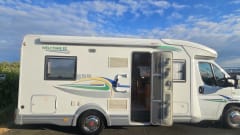 The Memory Maker – Cosy 4 Berth Motorhome