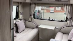 Bigz – Elddis Platinum 196, 6 couchages, 6 sièges avec ceinture 