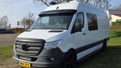 White SportsPearl – 3-sitziger Mercedes-Benz Bus aus dem Jahr 2019