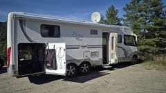 Lexi – Very nice and luxurious complete large camper