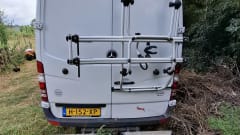 Zweisitziger Mercedes-Benz Off-Grid-Bus aus dem Jahr 2012