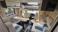 Rimor has it. –     La Grande Fuga – Spazioso camper familiare a 6 posti letto