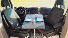 Sturdy camper van with 2-5 seats, compact yet spacious!