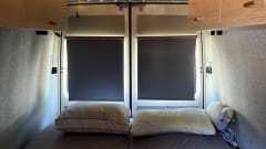 2p Volkswagen bus uit 2005