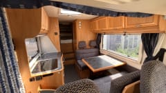 Hymer integraal B644 uit 1999 treinzit en hefbed