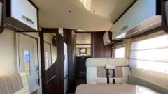 5p luxury camper with separate bed & pull-down bed
