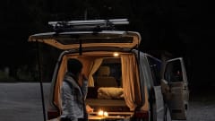 2p Volkswagen campervan uit 2003