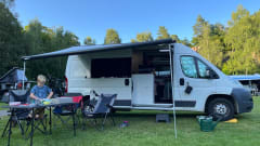 Ruimteschip 1 – Comfortable 4-person family campervan | Peugeot Boxer 2014
