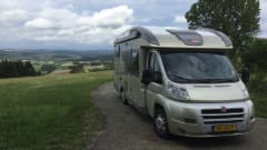 Luxurious spacious Burstner with 2 twin beds