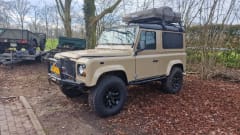 Boelo – Defender 90 300 TDI with roof tent and awning