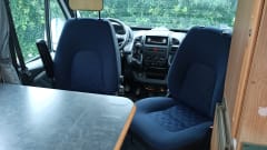 ☀️ 4-person bus camper with fixed bed, awning & solar panel – also for sale!