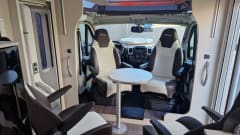 Holiday Hopper – 4p Challenger integrated uit 2018