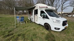 Ford Challenger 6 persoons, stapelbedden en hefbed