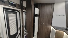 Travel carefree with the luxurious Benimar T488 (2024) 