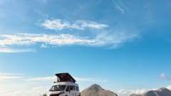De Buitenkans – Sunlight Cliff 600RT(2022) -2/4 p- Handy and comfortable bus camper