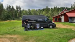 Black Beauty – Kingsize fixed length beds, 2p camper complete