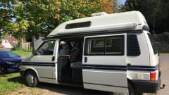 TOM – 5 berth VW T25 Autosleeper Topaz w/ KITCHEN, BATHROOM