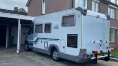 Halbintegrierter Camper von Knaus für 3 Personen