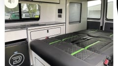 The Greenline Escape – Stylish Queen: Volkswagen Campervan (4 berth)