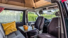 Menoenie – 4-person Volkswagen camper van