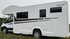 Robby – Geräumiges Wohnmobil mit 6 Sitz-& Schlafplätzen