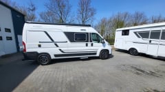 Adria Twin Sport 600 SPB – Chic, luxurious camper van with double bed, navigation system, bicycle rack 80 kg, etc.