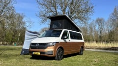 4p Volkswagen campervan uit 2021