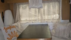 Gelukshuisje op wielen – 6p Fiat alkoof camper