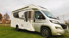 Libby – From 2022!! Good new 4 pers. camper with longitudinal beds and pull-down bed