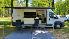 Pura Vida Van – 3-person bus camper built in 2023