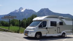 Neat, complete and comfortable family camper