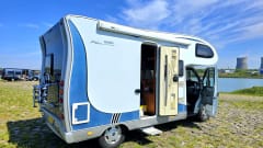 Nice 4-person Hobby Family camper with fixed beds