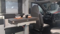 Viervoeter mee op vierwielen – 4p Challenger semi-integrated from 2023