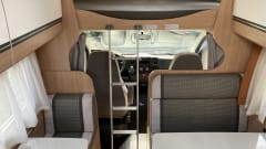 De Glucksmobil! – 6 person family camper Alcove