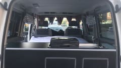 Um Bongo – Mazda Bongo Tintop rear conversion Manchester Sleeps 2