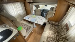 PINKSTEREN !! 5/6 persoons Ford Rimor Superbrig – zonnepanelen cruise contr airco. verbr.+-1/10 bij 100km/h. bedden 220cm
