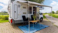 Knaussie – Wonderful compact alcove camper with 4 sleeping places