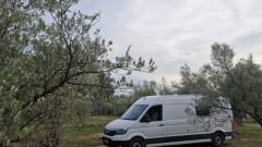 Camper elegante e autosufficiente, fuori dalla rete elettrica