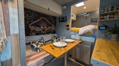 Camping-car rustique autonome pour 2 personnes