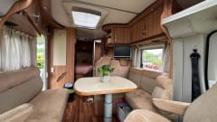 Camper Champagne – Hymer T 654 CL Exclusive Line