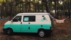 Bessie – 4p Volkswagen T4 campervan with lifting roof